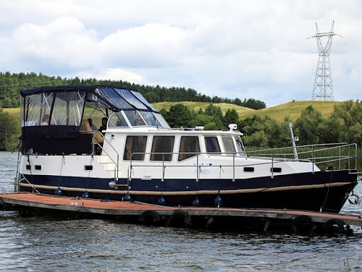 Czarter jachtów motorowych Mazury